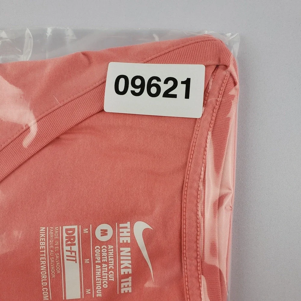 Nike T-Shirt Women's Medium Salmon Athletic Cut The Nike‎ Tee DRI-FIT Top